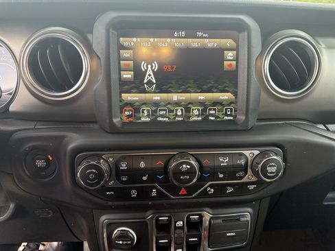 Used 2019 Jeep Wrangler Unlimited Rubicon image 17