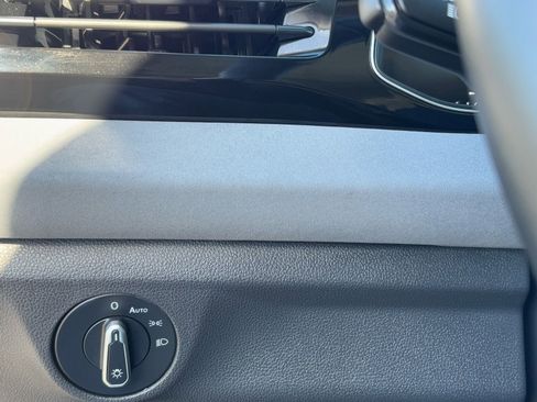 Used 2025 Volkswagen Jetta SE image 26