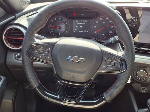 Used 2024 Chevrolet Trax RS FWD image 21