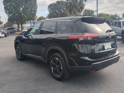 Used 2024 Nissan Rogue SV image 5