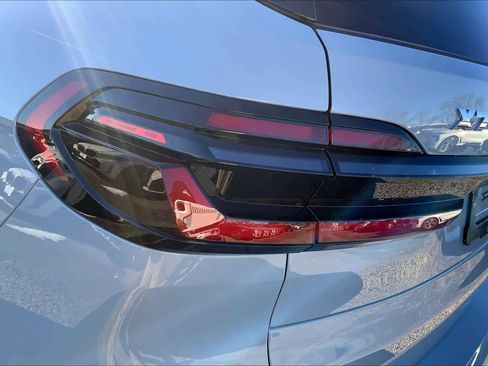 New 2026 BMW X7 M60i image 14