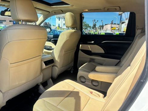 Used 2016 Toyota Highlander Limited w/ Driver Technology Package AWD/4WD image 34