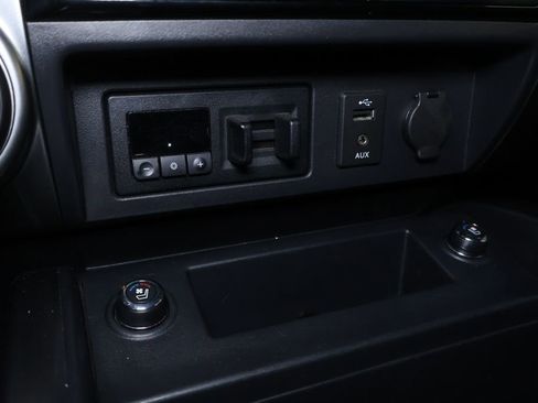 Used 2018 Nissan Titan Platinum Reserve image 32