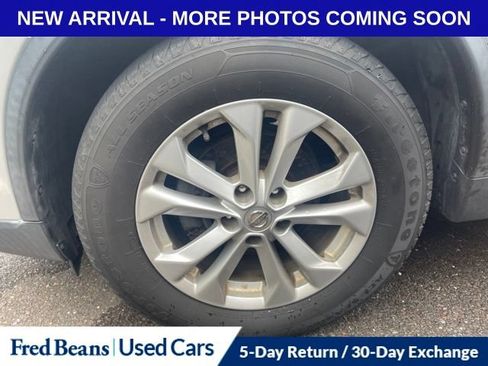 Used 2016 Nissan Rogue SV w/ SV Moonroof Package AWD/4WD image 13