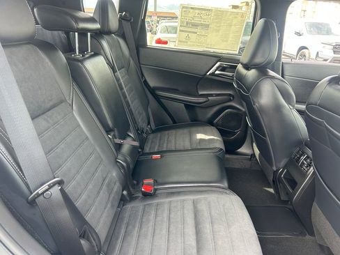 Used 2025 Mitsubishi Outlander 4WD Plug-In Hybrid image 36