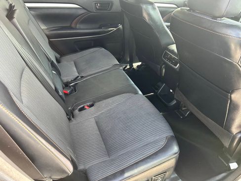 Used 2015 Toyota Highlander Plus FWD image 20