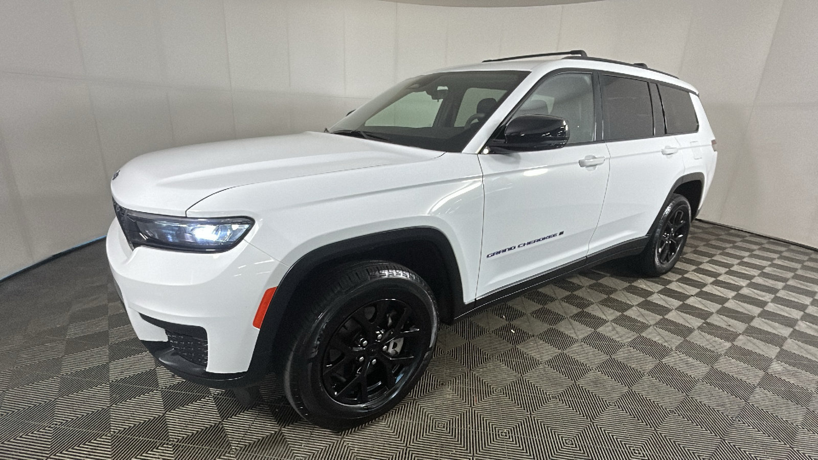 Used 2025 Jeep Grand Cherokee L Altitude AWD/4WD image 7
