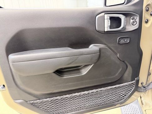 Used 2025 Jeep Wrangler Unlimited Sport AWD/4WD image 8