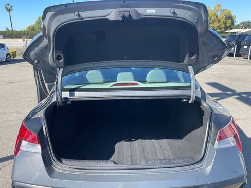 Used 2025 Hyundai Elantra SEL image 32