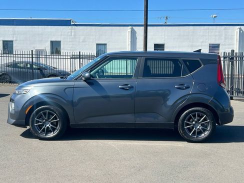 Used 2022 Kia Soul LX FWD image 4