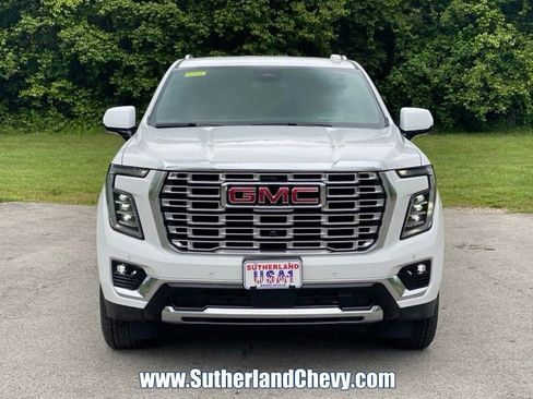 Used 2025 GMC Yukon XL Denali AWD/4WD image 2