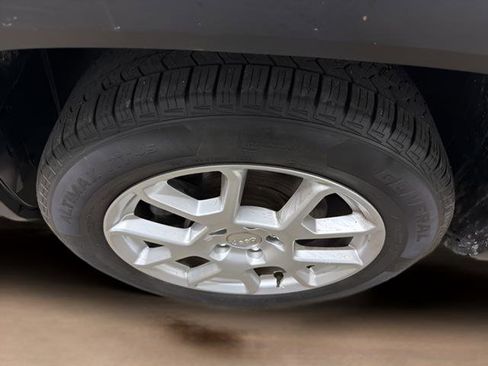 Used 2019 Jeep Renegade Latitude image 10