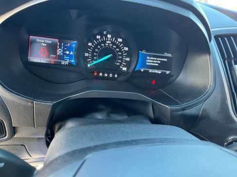 Used 2024 Ford Edge SE w/ Black Appearance Package image 9