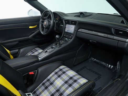 Used 2019 Porsche 911 Speedster RWD image 17