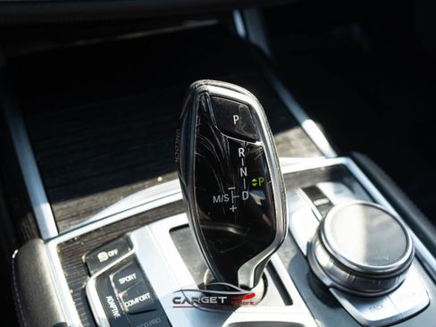 Used 2016 BMW 750i w/ M Sport Package image 35