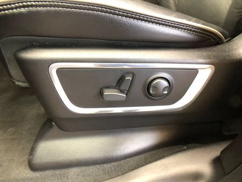 Used 2023 RAM 1500 Laramie AWD/4WD image 11