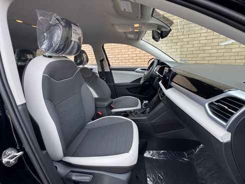 New 2026 Volkswagen Taos SE image 14