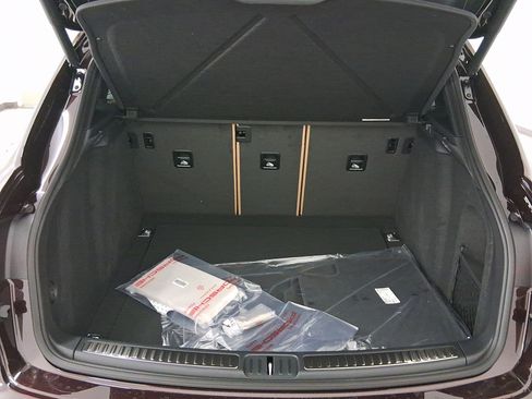 Used 2026 Porsche Macan AWD/4WD image 33