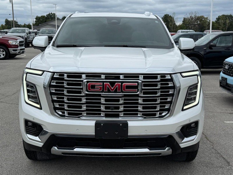 Used 2025 GMC Yukon Denali w/ Sun & Power Step Package AWD/4WD image 9