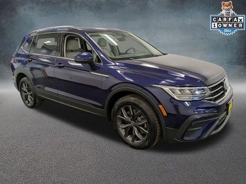Used 2022 Volkswagen Tiguan SE w/ Panoramic Sunroof Package image 3