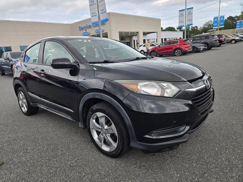Used 2017 Honda HR-V LX image 3