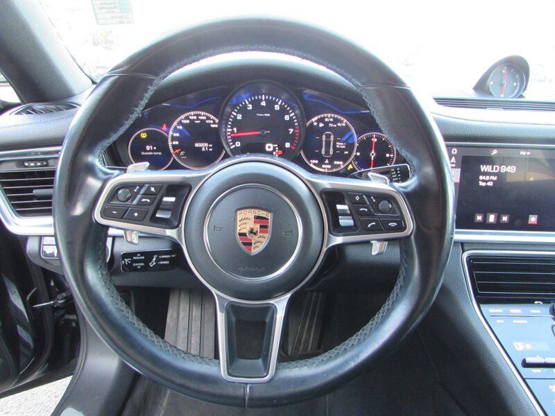 Used 2018 Porsche Panamera image 12