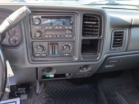 Used 2006 Chevrolet Silverado 2500 LT w/ Heavy-Duty Power Package image 15