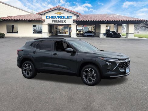 New 2026 Chevrolet Trax LT w/ Driver Confidence Package FWD image 2