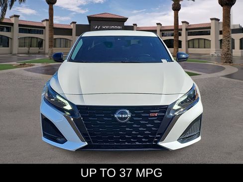 Used 2023 Nissan Altima 2.5 SR FWD image 3