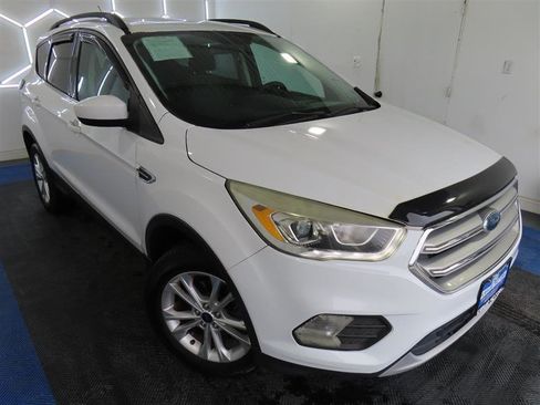Used 2017 Ford Escape SE w/ Equipment Group 201A FWD image 5