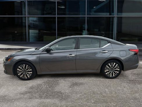 Used 2024 Nissan Altima 2.5 SV FWD image 4