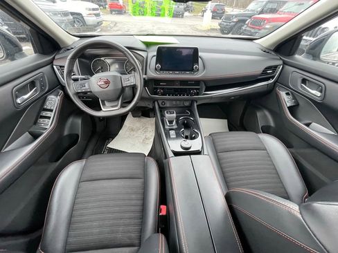 Used 2025 Nissan Rogue SV w/ Rock Creek Premium Package image 28