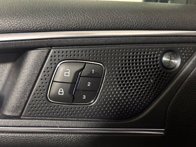 Used 2022 Ford Edge Titanium w/ Equipment Group 301A AWD/4WD image 22