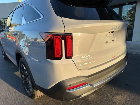 New 2026 Kia Sorento S w/ S Panoramic Sunroof Package FWD image 9