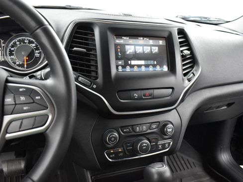 Used 2019 Jeep Cherokee Latitude Plus image 20
