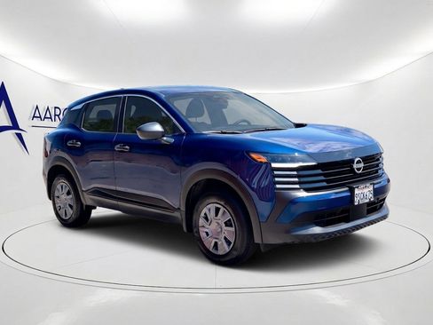 Used 2025 Nissan Kicks S FWD image 3