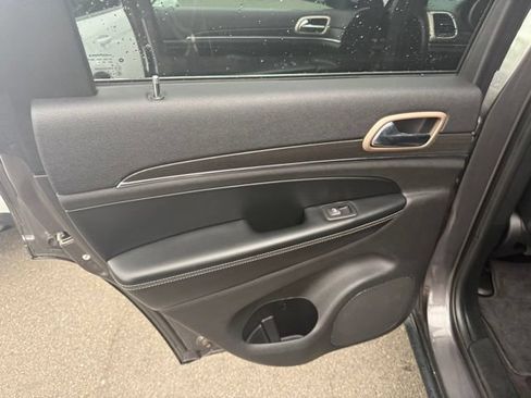 Used 2017 Jeep Grand Cherokee Limited AWD/4WD image 18