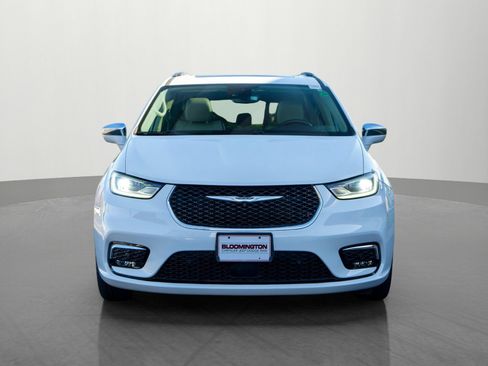 Used 2021 Chrysler Pacifica Limited w/ Premium & Safety Sphere Group AWD/4WD image 2