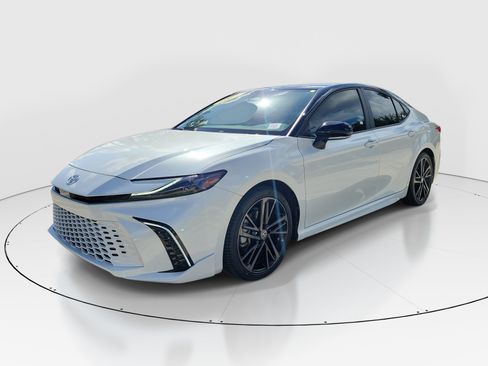 Certified 2025 Toyota Camry XSE FWD image 3