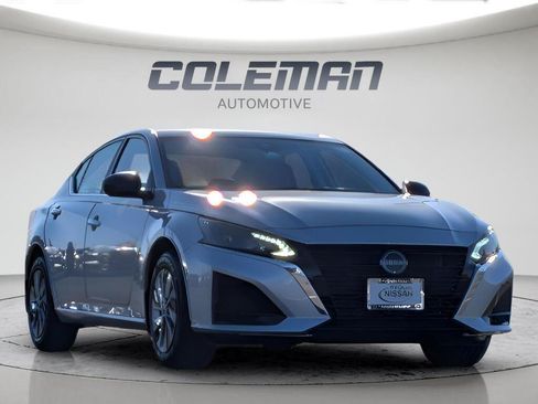 Certified 2025 Nissan Altima 2.5 S FWD image 3