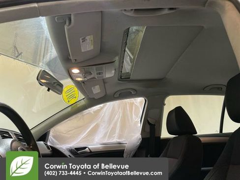 Used 2010 Volkswagen Golf 4-Door image 22