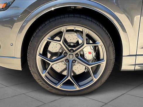 New 2025 Audi RS Q8 performance image 11