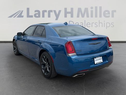 Used 2020 Chrysler 300 Touring w/ Sport Appearance Package RWD image 3