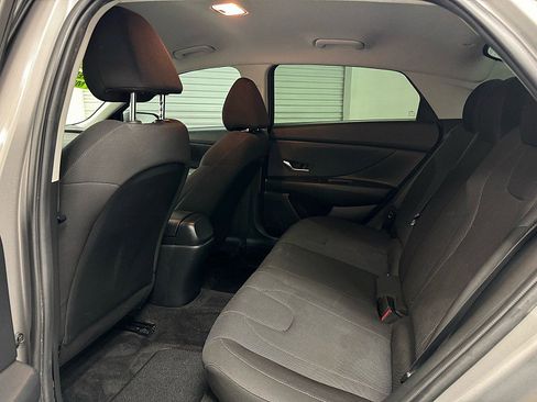 Used 2023 Hyundai Elantra SE image 11