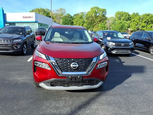 Used 2023 Nissan Rogue SV FWD image 2