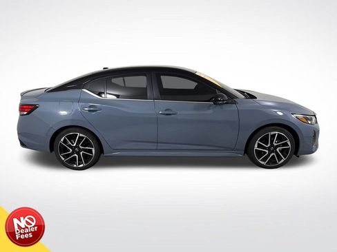 Used 2025 Nissan Sentra SR FWD image 2