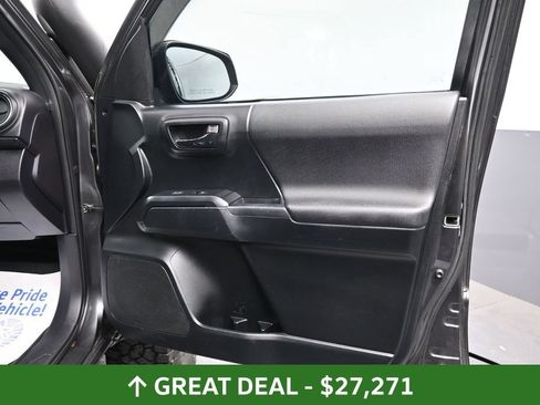 Used 2016 Toyota Tacoma TRD Sport w/ Towing Package AWD/4WD image 19