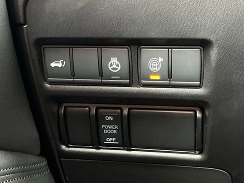 Used 2023 Nissan Armada SL w/ Captain's Chairs Package image 12