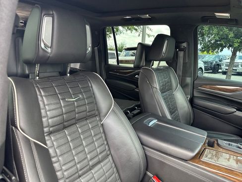 Used 2023 Cadillac Escalade ESV Sport Platinum w/ Heavy-Duty Trailer Package AWD/4WD image 36