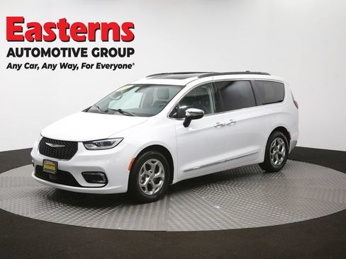 Used 2023 Chrysler Pacifica Limited FWD image 59